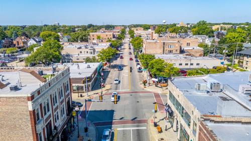 Forest Park Apartment | Tree-Lined Serenity Condo in Forest Park, Near Train & Madison St