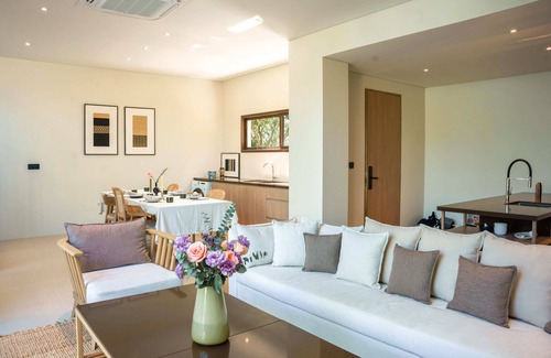 Si Sunthon Villa | Tree O'clock Pool Villa - Phuket