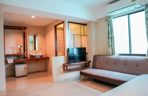 Tha Sala Hotel | Budget-Friendly Stay at Tree Retro with Pool Access
