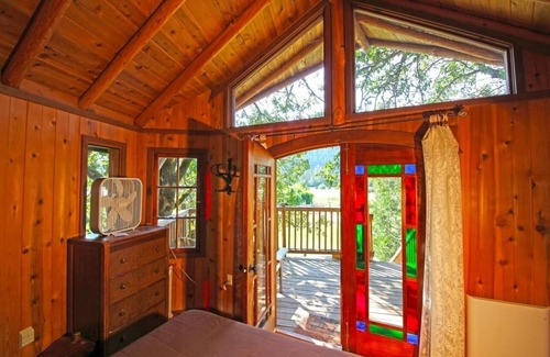 Cave Junction Resort | Unforgettable Tree Room Schoolhouse Suite with Pool Access