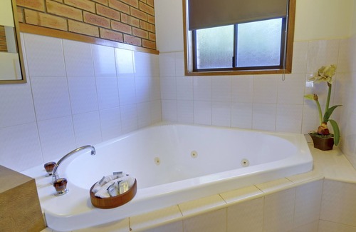 Morwell Hotel | Comfortable Tree Rose Motel in Morwell with Family Amenities