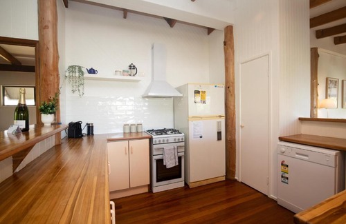 Point Lookout House | Cozy Tree & Sea Retreat - Family-Friendly Dual Living Space