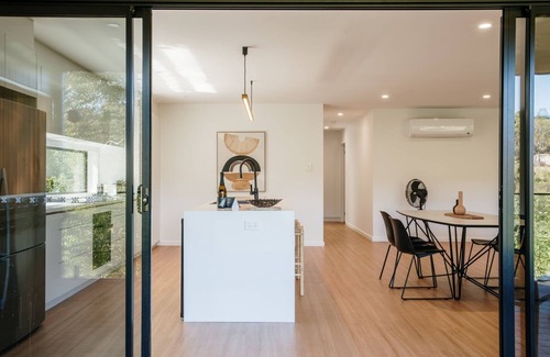 South Launceston House | Tree Top Haven ITAS - Hosted by L'Abode