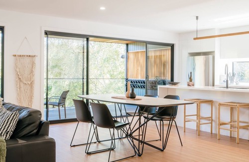 South Launceston House | Tree Top Haven ITAS - Hosted by L'Abode