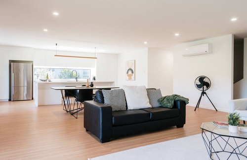 South Launceston House | Tree Top Haven ITAS - Hosted by L'Abode