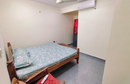 Bengaluru Apartment | Cozy Tree Top: Pet-Friendly Stay with Family Breakfast