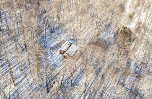 Fleischmanns Cabin | Tree Tops Retreat, A Stylish 3 BR Getaway with Hot Tub