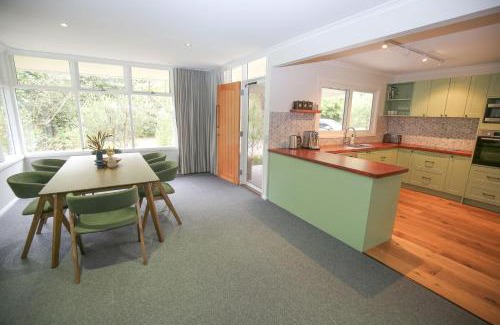 Wandiligong House | Comfortable Tree View Cottage - Ideal for Families