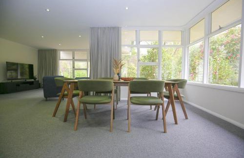 Wandiligong House | Comfortable Tree View Cottage - Ideal for Families