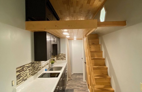 Corbett - Terwilliger - Lair Hill House | Tree View Tiny House: Cozy Retreat Near Lewis & Clark