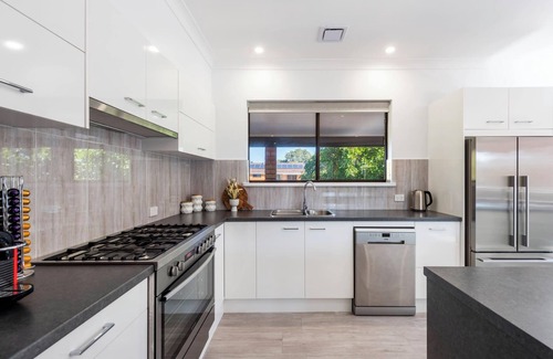 Yamba House | Relaxing Tree Views at Oceanstays with Stunning Oceanfront