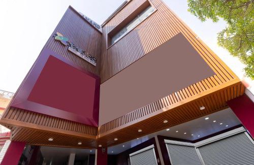 Bajoral Khurd Hotel | Cozy Anand Hotel: Pet-Friendly Stay with Breakfast Included
