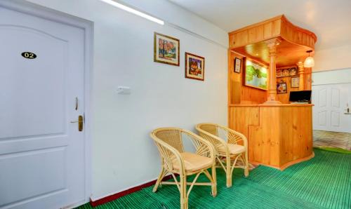 Kandal Hotel | Convenient Treebo Atithi Bhavan Near Ooty Lake with Dining