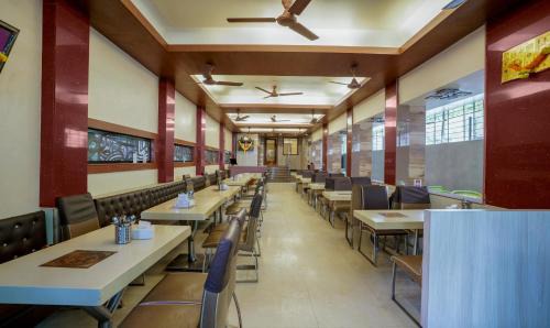 Malad West Hotel | Comfortable Treebo Atithi Inn Malad with Dining Options