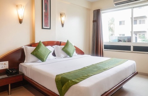 Akurdi Hotel | Budget-Friendly Stay at Treebo Brahma Regency with Dining