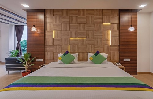 East Tambaram Hotel | Budget-Friendly Treebo Golden Swan Tambaram with Breakfast