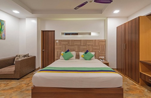 East Tambaram Hotel | Budget-Friendly Treebo Golden Swan Tambaram with Breakfast