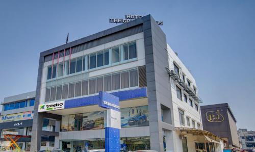 Udhna Hotel | Convenient Stay at Treebo Grand Lotus Near Textile Market
