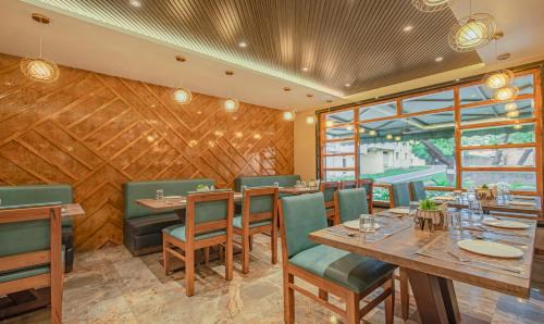 Jamshedpur Hotel | Family-Friendly Retreat at Treebo Gyani's with Dining Options