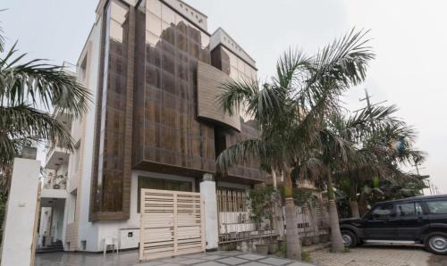 Sector 70 Hotel | Budget-Friendly Stay at Treebo House Inn with Breakfast