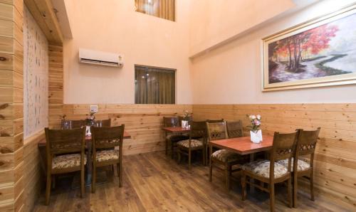 Sector 70 Hotel | Budget-Friendly Stay at Treebo House Inn with Breakfast
