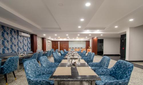 Sector 70 Hotel | Explore Treebo La Mirage Suite: Family-Friendly Haven