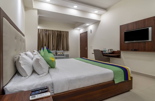 Sector 70 Hotel | Cozy Treebo La Mirage Suite: Family-Friendly Getaway