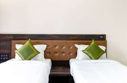 Nigdi Hotel | Budget-Friendly Stay at Treebo Malhaar Regency with Dining