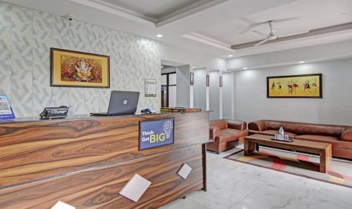 Noida Hotel | Inviting Treebo Modern Stays with Breakfast & Family Amenities