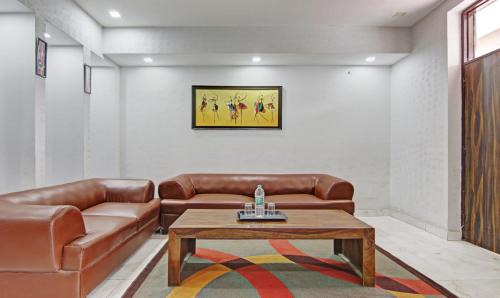 Noida Hotel | Inviting Treebo Modern Stays with Breakfast & Family Amenities
