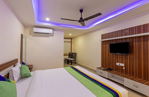 Bengaluru Hotel | Discover Treebo Nandi Comforts: Family-Friendly Stay