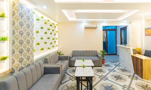 Varanasi Hotel | Budget-Friendly Hotel Om Shree Banaras with Family Dining