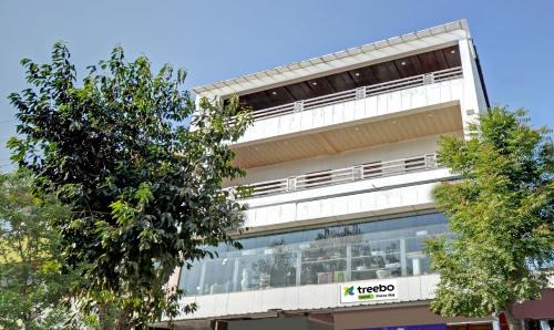 Shavri Colony Hotel | Convenient Stay at Treebo Paras Raj Near City Palace