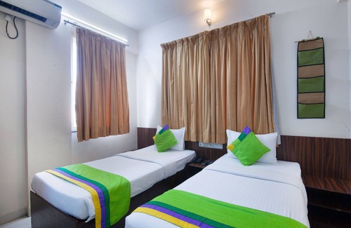 Hadapsar Hotel | Welcoming Treebo Park View Hadapsar with Family Amenities