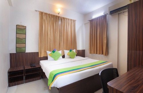 Hadapsar Hotel | Welcoming Treebo Park View Hadapsar with Family Amenities