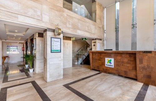Tonk Road Hotel | Budget-Friendly Hotel Vinnie with Hot Tub & Family Amenities