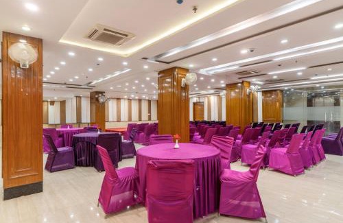 Tonk Road Hotel | Budget-Friendly Hotel Vinnie with Hot Tub & Family Amenities