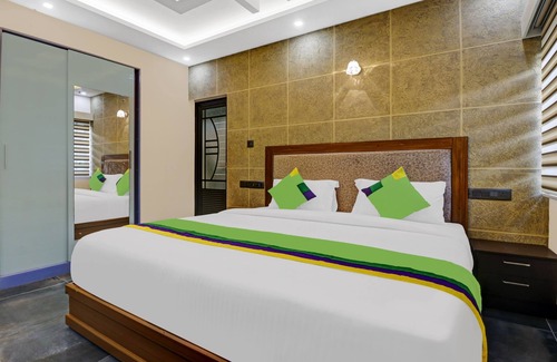 Chottanikkara Hotel | Comfort Stay at Treebo Pushpak with Breakfast Included