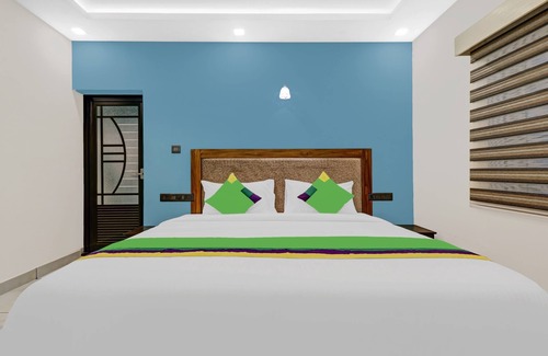 Chottanikkara Hotel | Comfort Stay at Treebo Pushpak with Breakfast Included