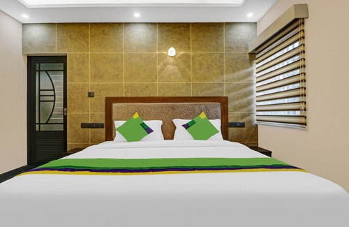 Chottanikkara Hotel | Comfort Stay at Treebo Pushpak with Breakfast Included