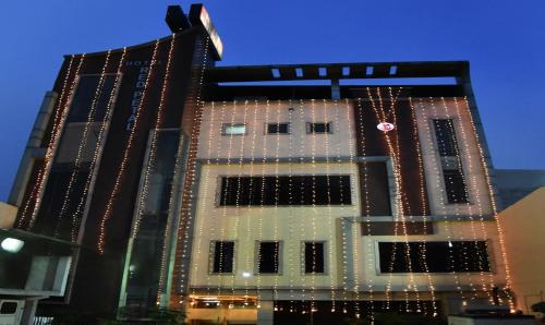 Jalandhar Hotel | Discover Comfort at Treebo Red Petal Jalandhar Hotel