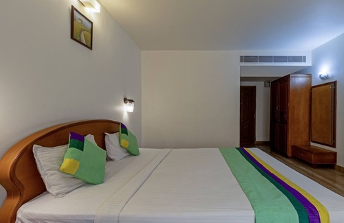 Kannur Hotel | Relax at Treebo Sadhoo Heritage Spa with Pool & Kitchen