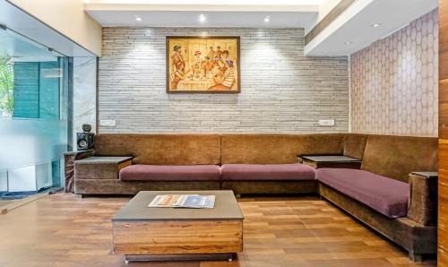 Shivajinagar Hotel | Cozy Treebo Sahara Shivaji Nagar: Family-Friendly Stay