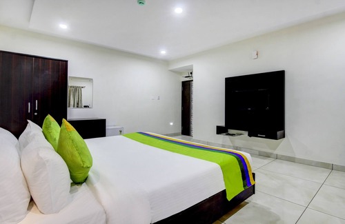 RR Nagar Hotel | Discover Treebo Sampradaya Bistro with Family-Friendly Amenities