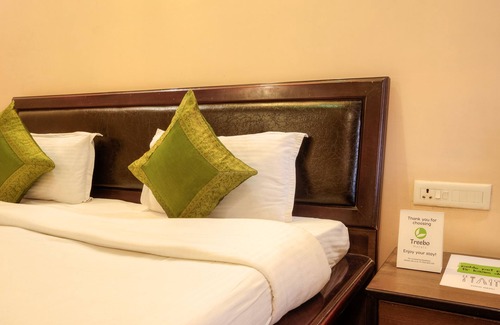Gomti Nagar Hotel | Top-Rated Treebo Shivam Inn Near Singapore Mall