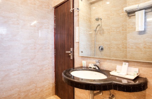 Gomti Nagar Hotel | Top-Rated Treebo Shivam Inn Near Singapore Mall