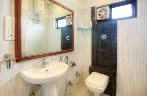 Gomti Nagar Hotel | Top-Rated Treebo Shivam Inn Near Singapore Mall