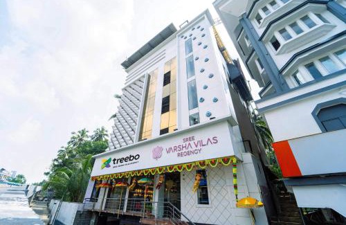 Guruvayur Hotel | Comfortable Sree Varshavilas Regency with Breakfast Included