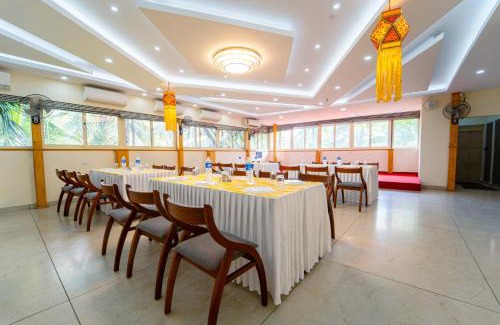 Guruvayur Hotel | Comfortable Sree Varshavilas Regency with Breakfast Included