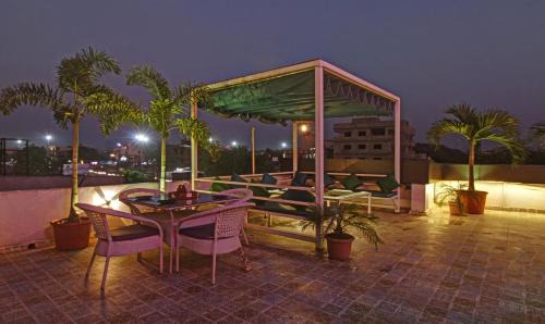 Hingana Hotel | Treebo The Boss: Family-Friendly Retreat with Dining Options
